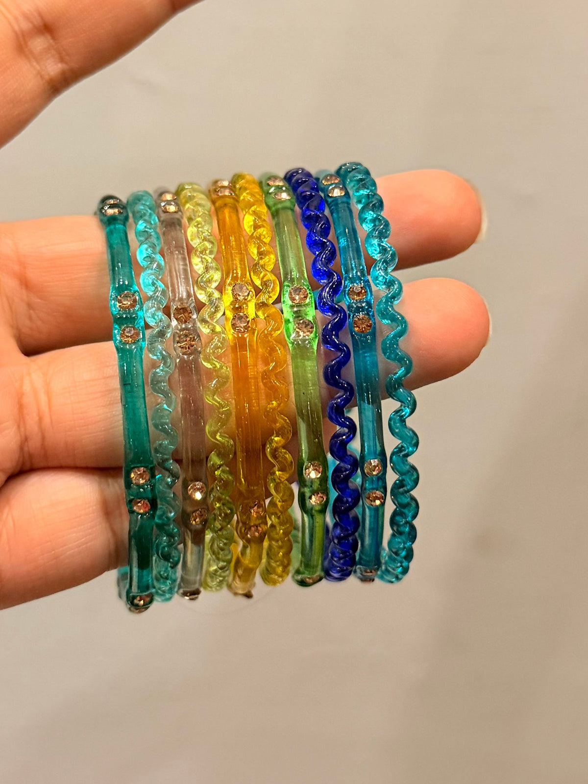 Pack of 2 reds and blues glass bangles