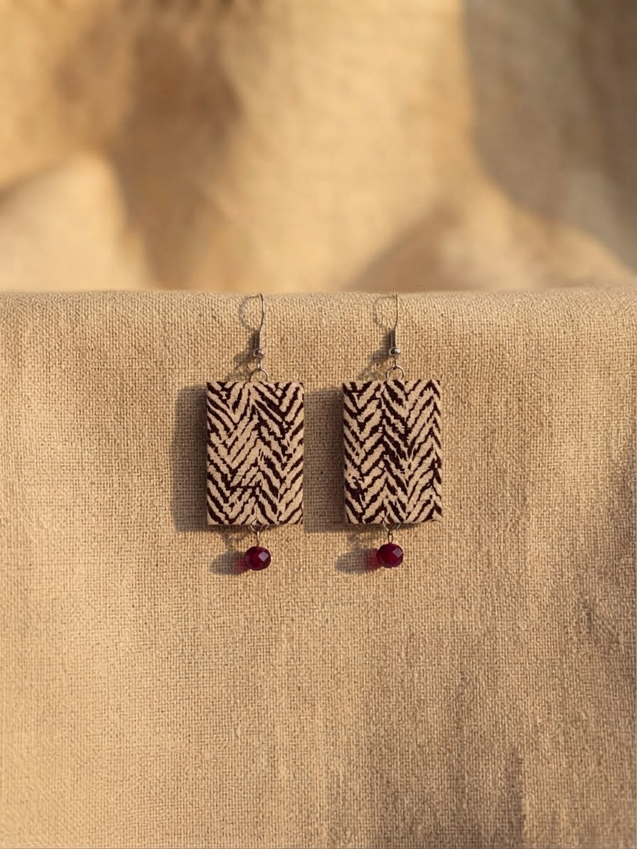 Black & White Rectangle Drop Earrings with Red Bead | hhe-24-22
